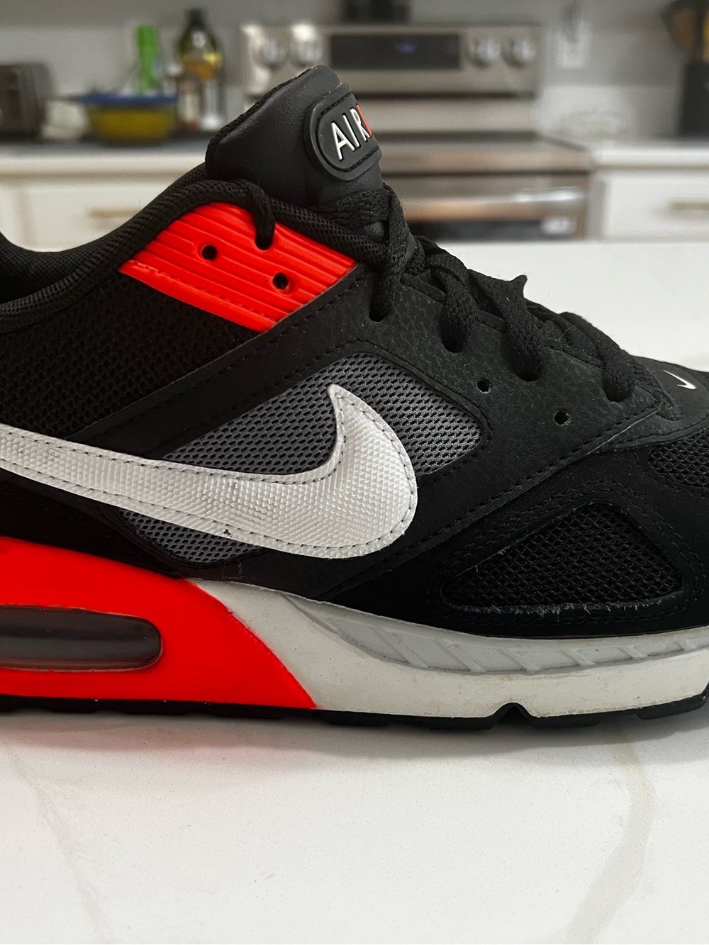 Nike Air Max Ivo Black Crimson Men’s Size 9 Running Shoes 580518-016 - Picture 4 of 10